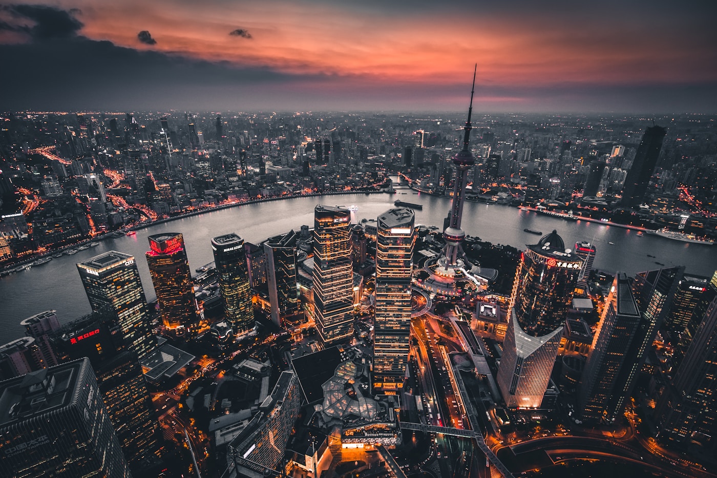 图四 · 数据中心 · 国产算力走向常态化部署